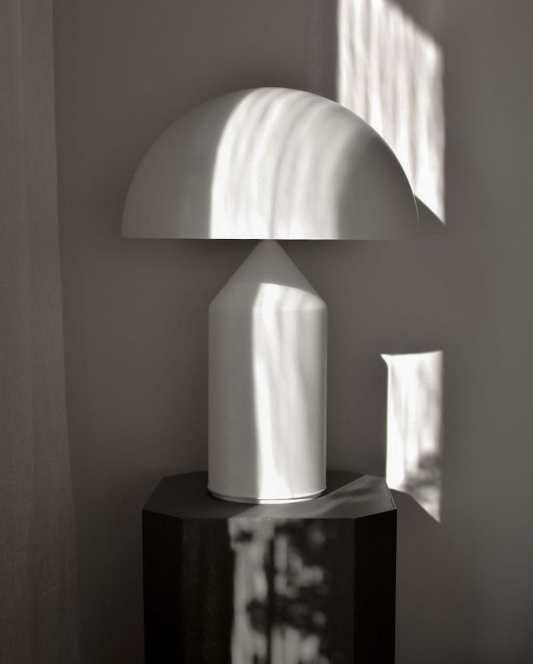 Solido Sculptural Geometric Metal Table Lamp for Bedroom Living Room