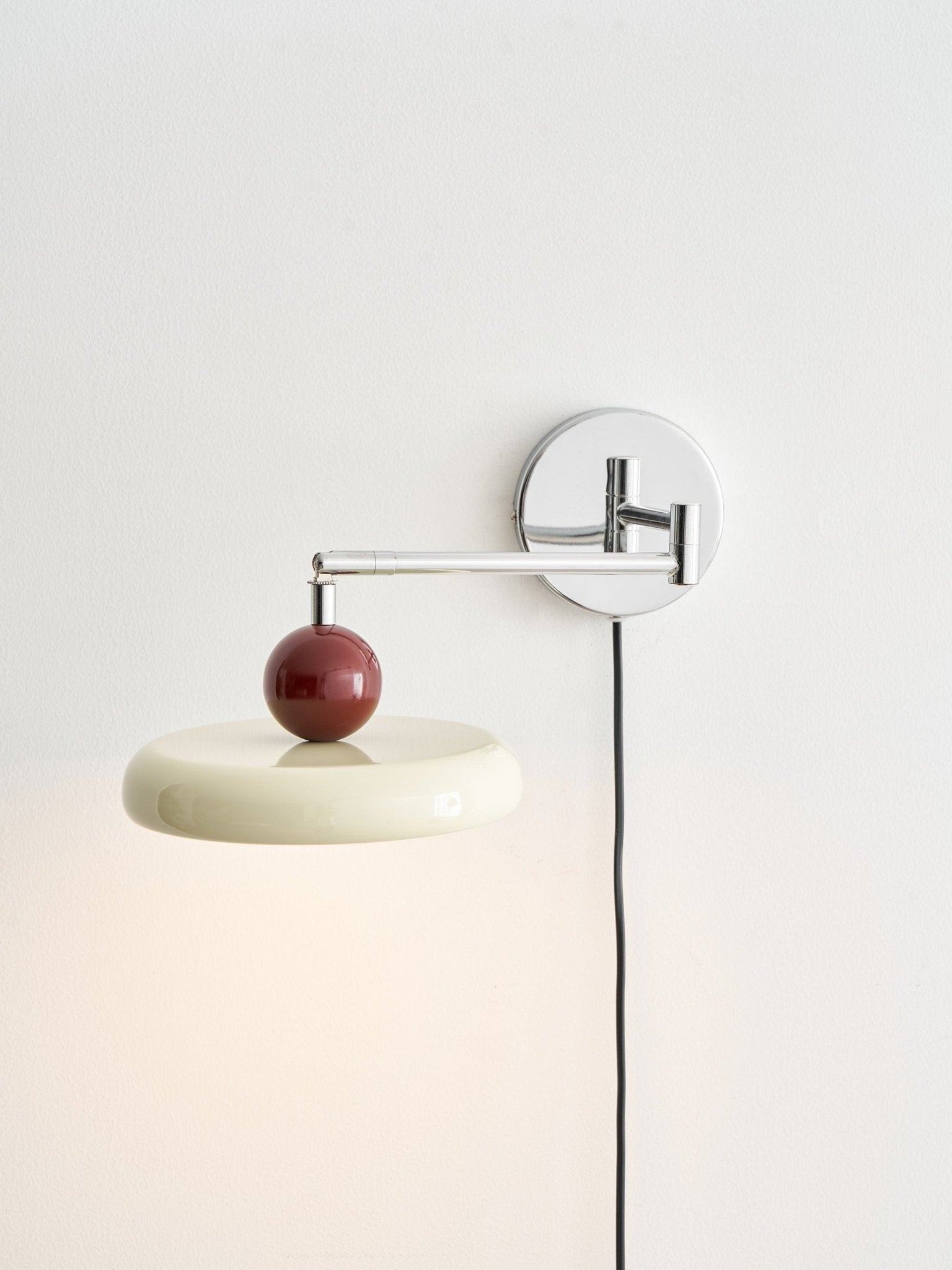 Elin Round Disc Plug-In Wall Sconce – Modern LED Wall Lamp for Bedroom