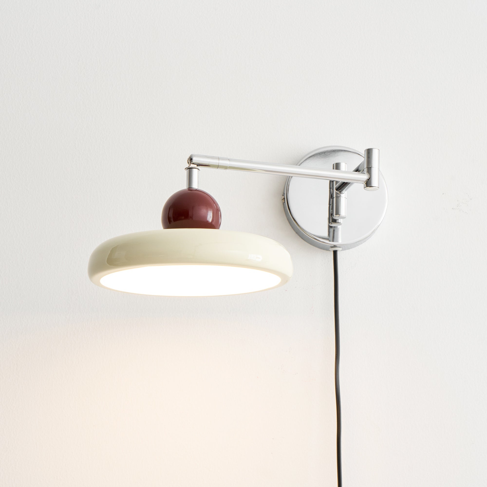 Elin Round Disc Plug-In Wall Sconce – Modern LED Wall Lamp for Bedroom