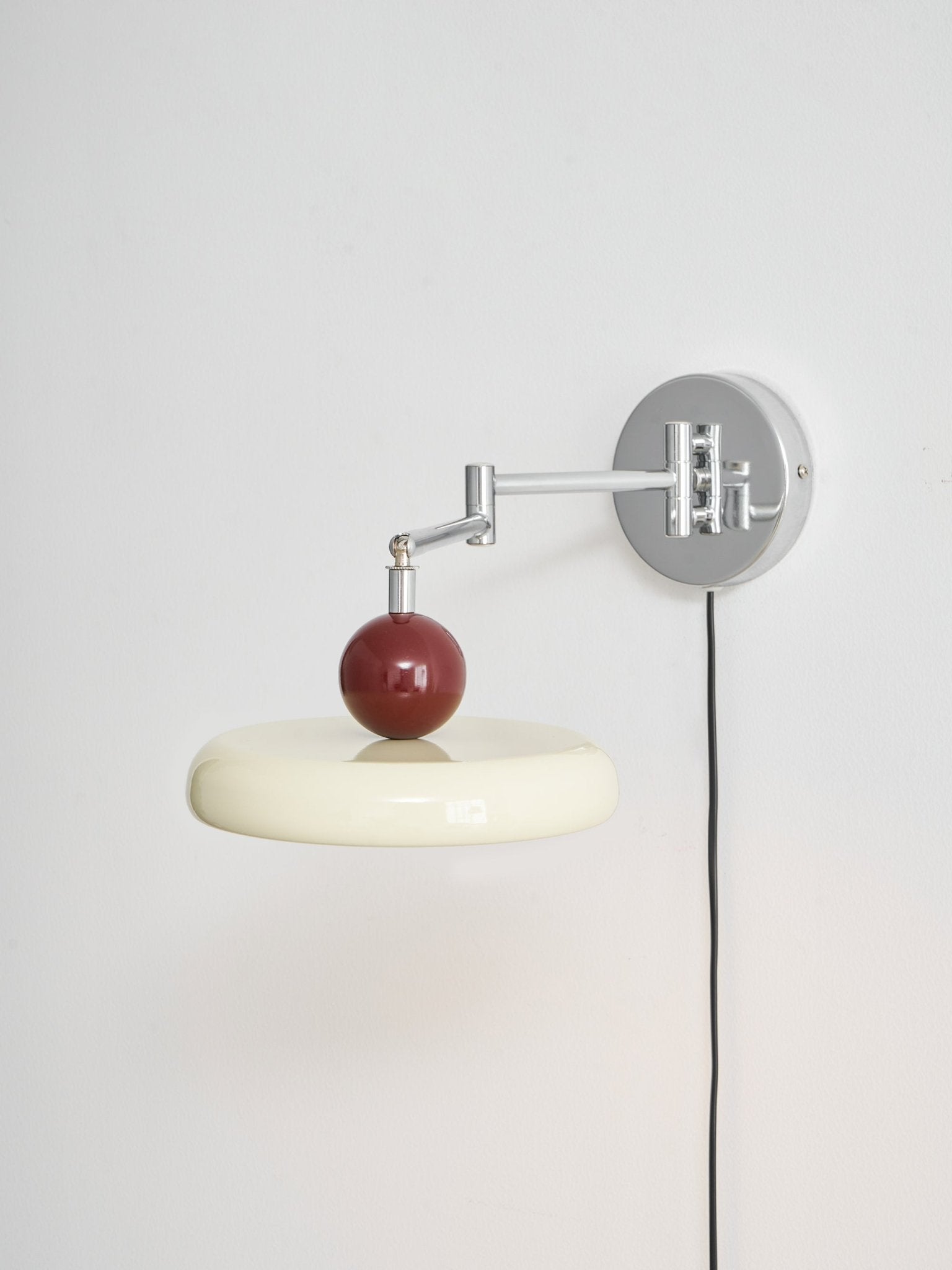 Elin Round Disc Plug-In Wall Sconce – Modern LED Wall Lamp for Bedroom