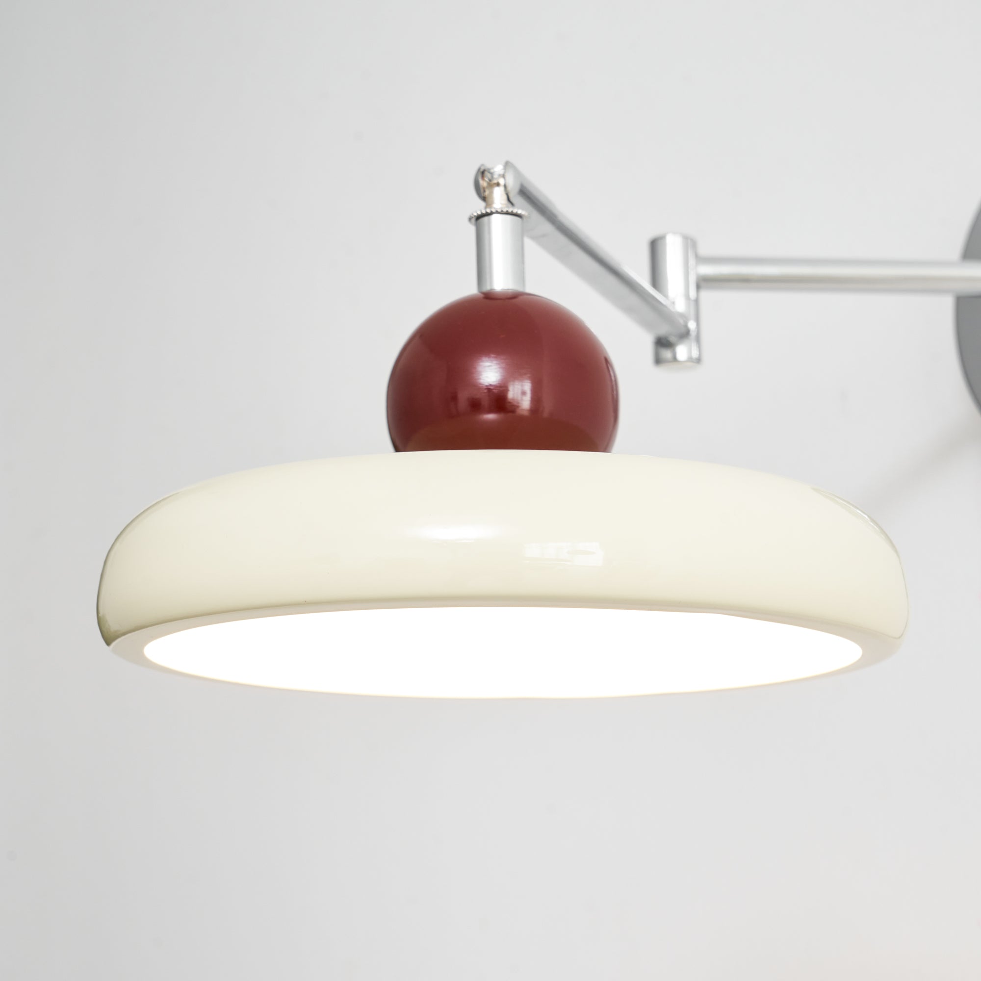 Elin Round Disc Plug-In Wall Sconce – Modern LED Wall Lamp for Bedroom