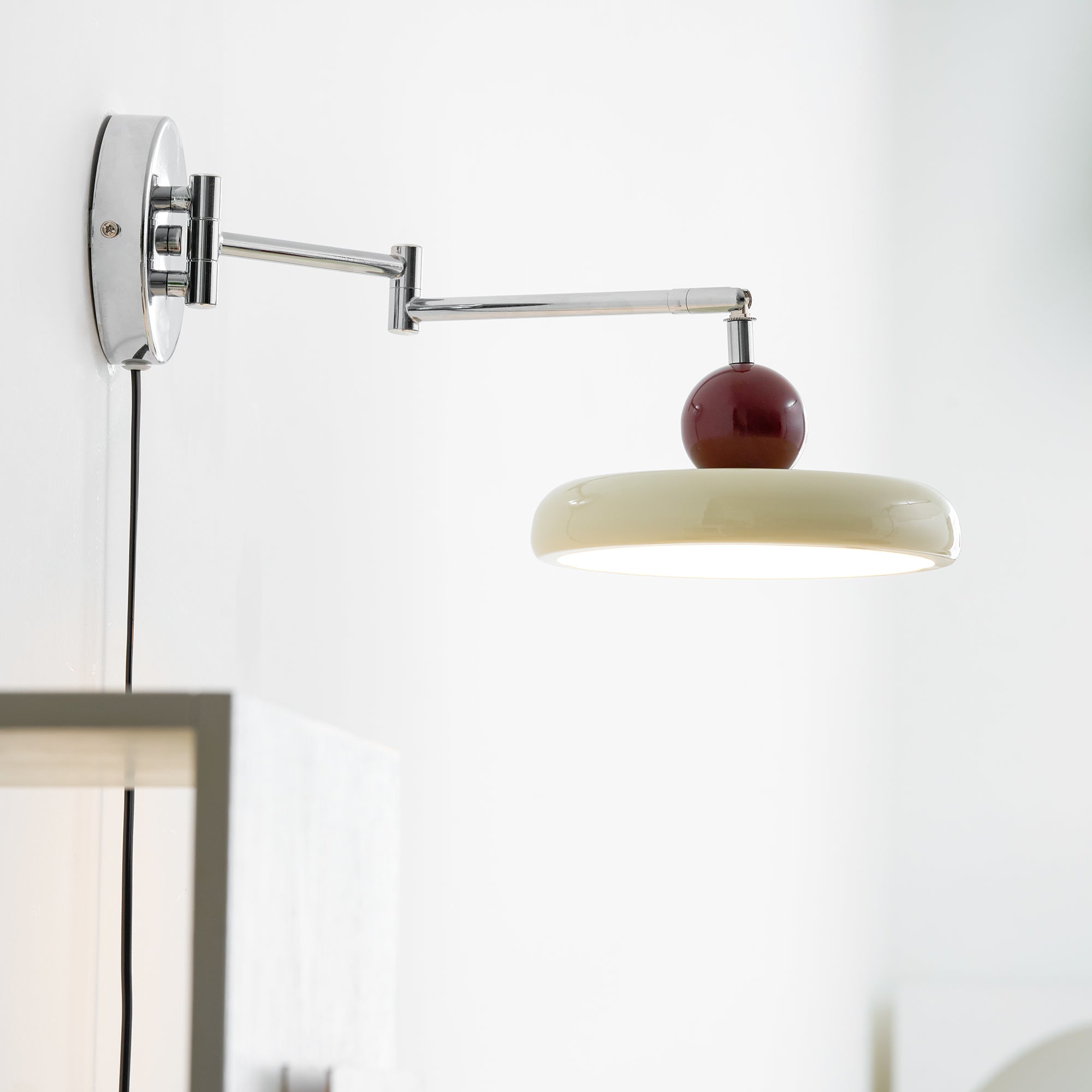 Elin Round Disc Plug-In Wall Sconce – Modern LED Wall Lamp for Bedroom